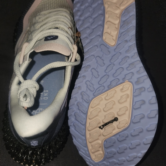 Adidas shoes - Picture 4 of 7